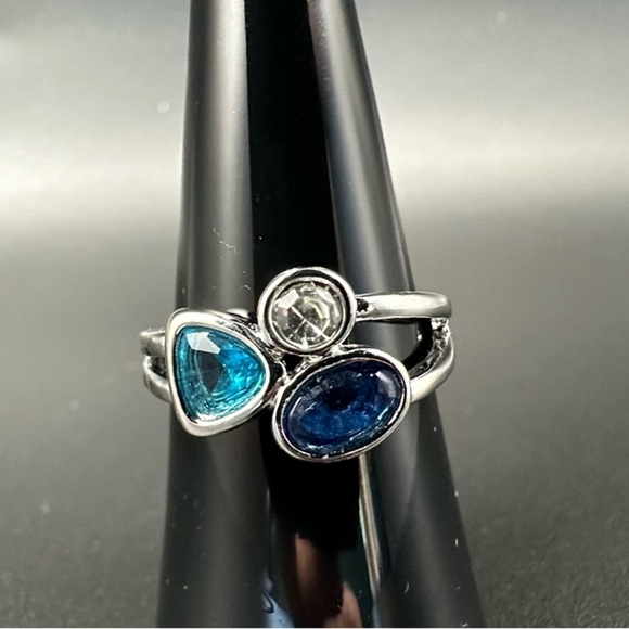 Silver & Blue Gemstone Cluster Ring – Size 7 – NWOT - Picture 6 of 17